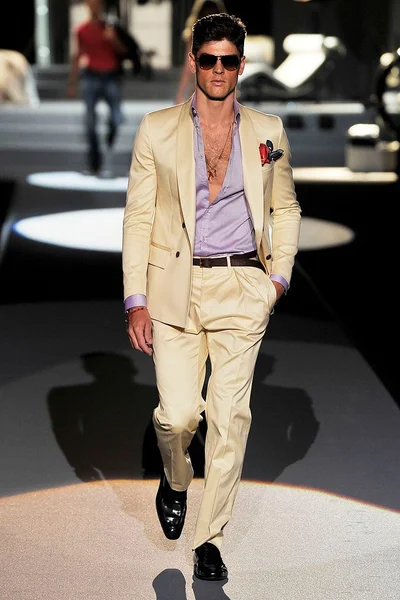 Look 3